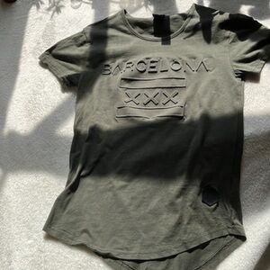 Women's BARCELONA Embossed Designs Short Sleeve T-Shirt Small‎